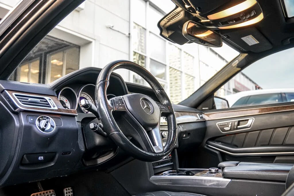 Mercedes-Benz E 500 DISTRONIC, PANORAMA, HARMAN/KARDON, OБДУХВАНЕ, AMB - изображение 9