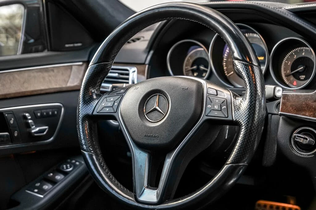 Mercedes-Benz E 500 DISTRONIC, PANORAMA, HARMAN/KARDON, OБДУХВАНЕ, AMB - изображение 10