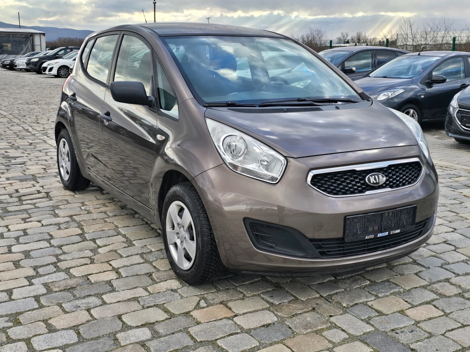Kia Venga 1.4i 90кс ОБСЛУЖЕНА ЕВРО 5В - изображение 3
