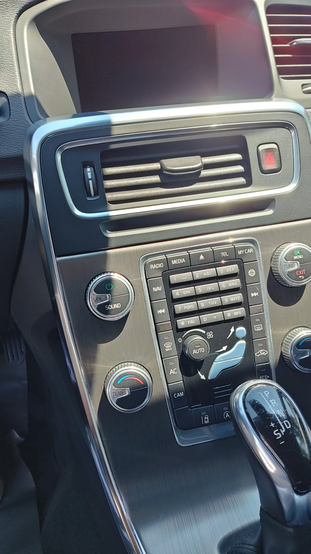 Volvo V60, снимка 4 - Автомобили и джипове - 54101271