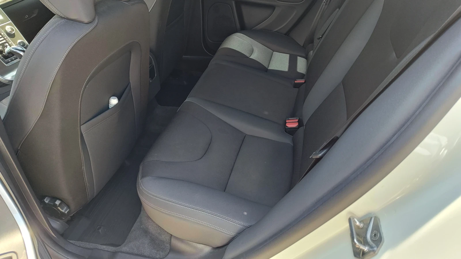 Volvo V60, снимка 13 - Автомобили и джипове - 54101271