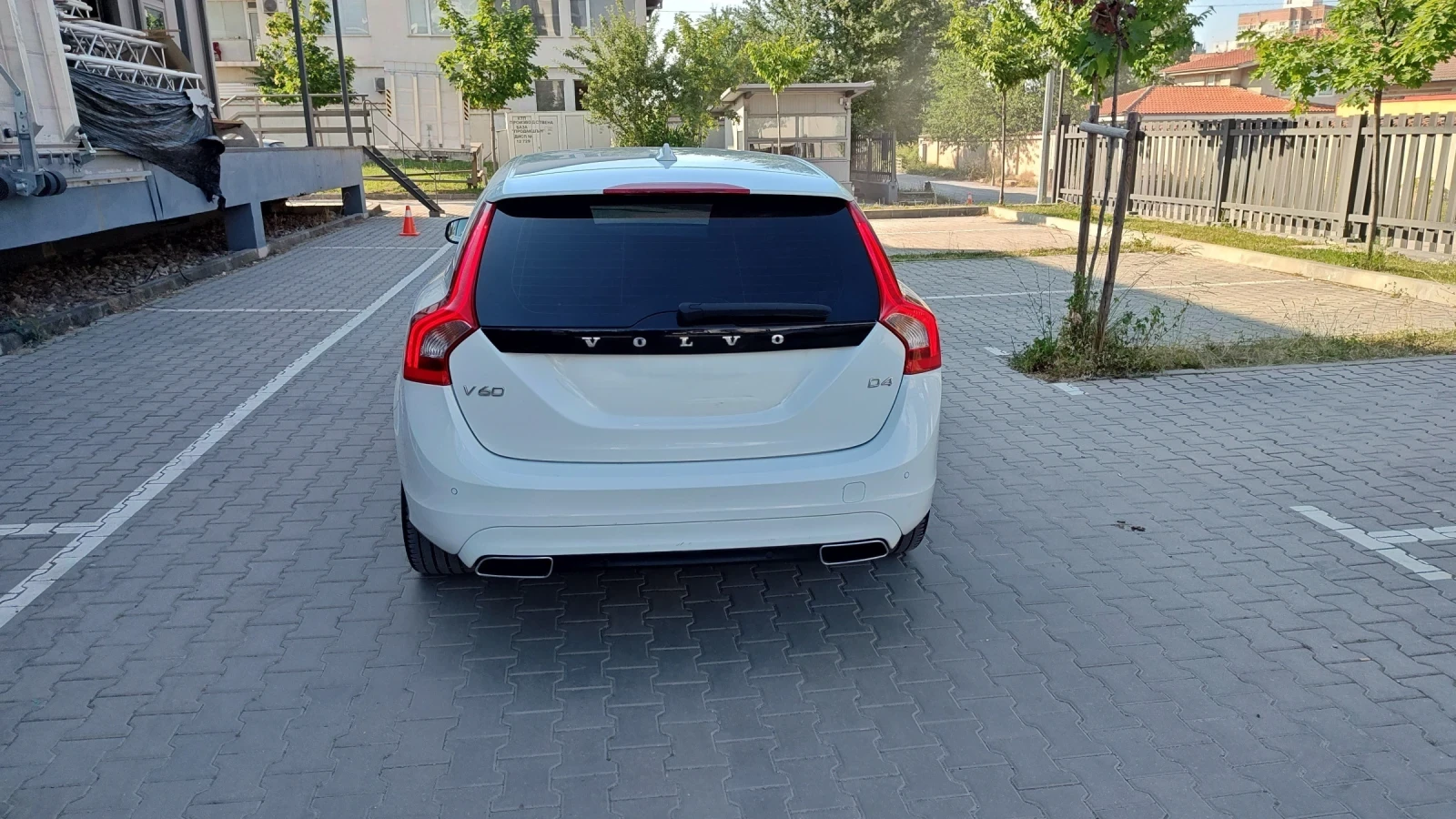 Volvo V60, снимка 3 - Автомобили и джипове - 54101271