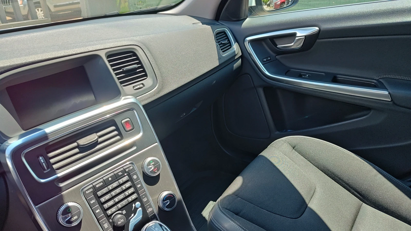 Volvo V60, снимка 9 - Автомобили и джипове - 54101271