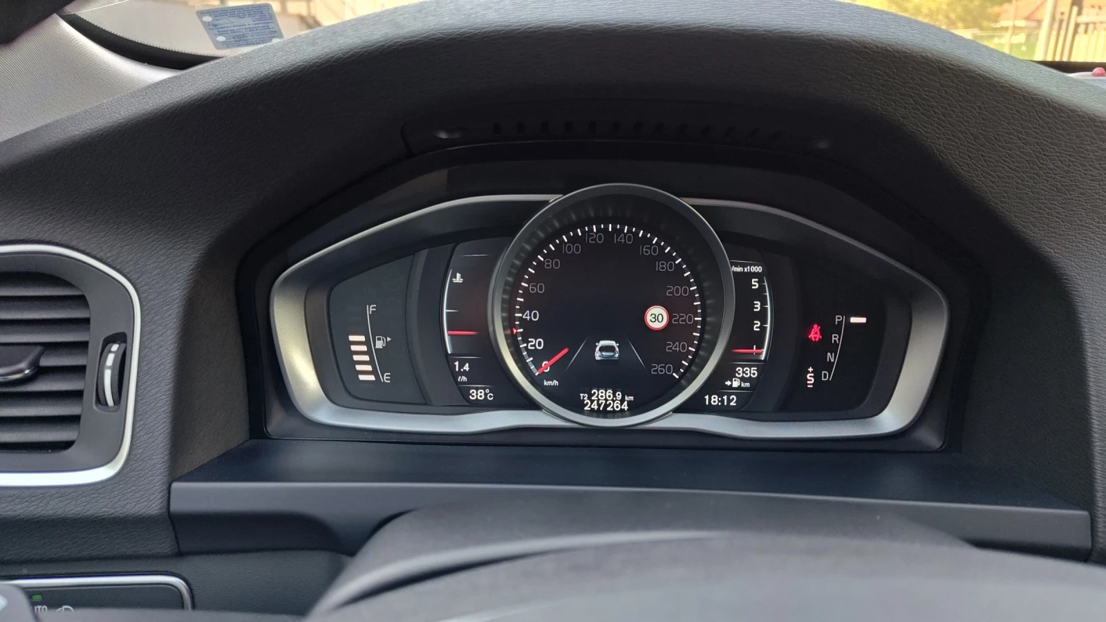 Volvo V60, снимка 11 - Автомобили и джипове - 54101271