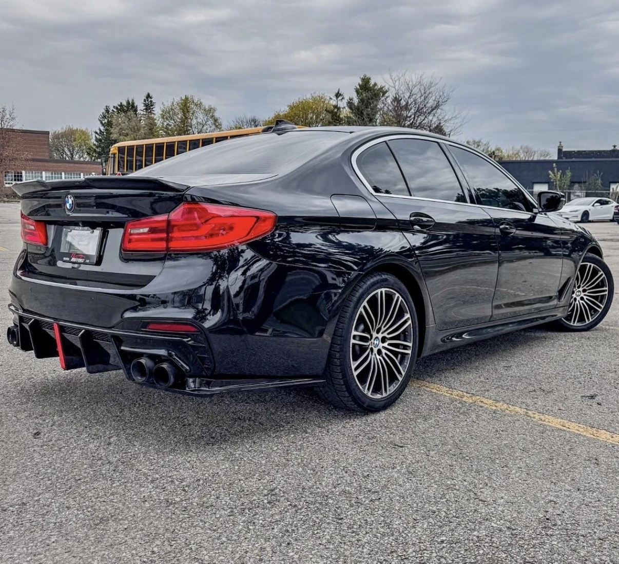 BMW 540 M ПАКЕТ * ОБДУХВАНЕ * МАСАЖ * HEAD UP * H&K * 360*, снимка 2 - Автомобили и джипове - 54528872