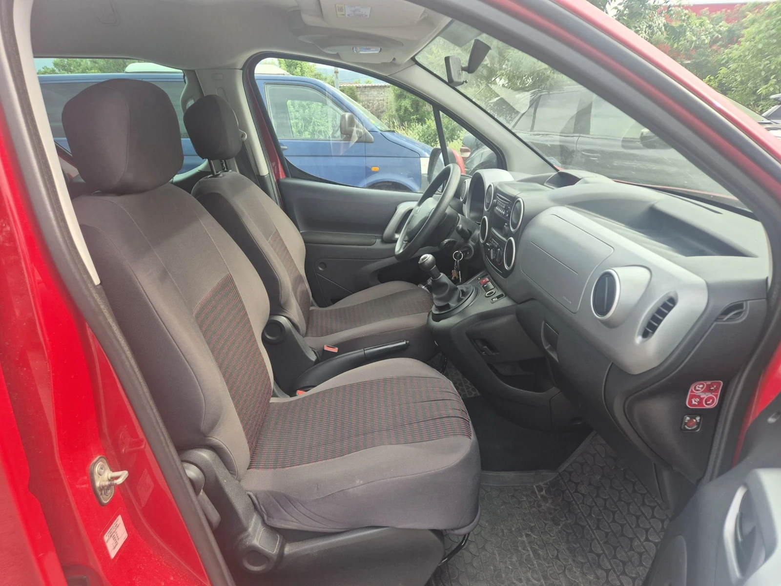 Peugeot Partner 1.6-HDI, снимка 14 - Автомобили и джипове - 54890608