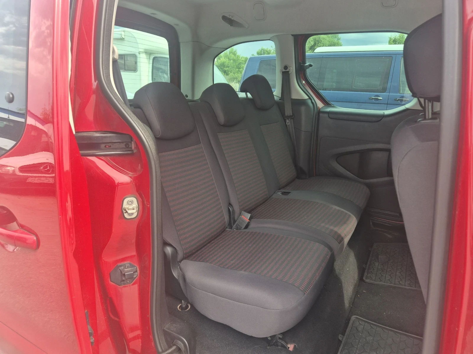 Peugeot Partner 1.6-HDI, снимка 13 - Автомобили и джипове - 54890608