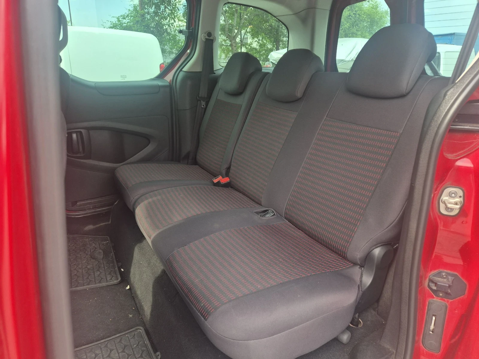 Peugeot Partner 1.6-HDI, снимка 12 - Автомобили и джипове - 54890608