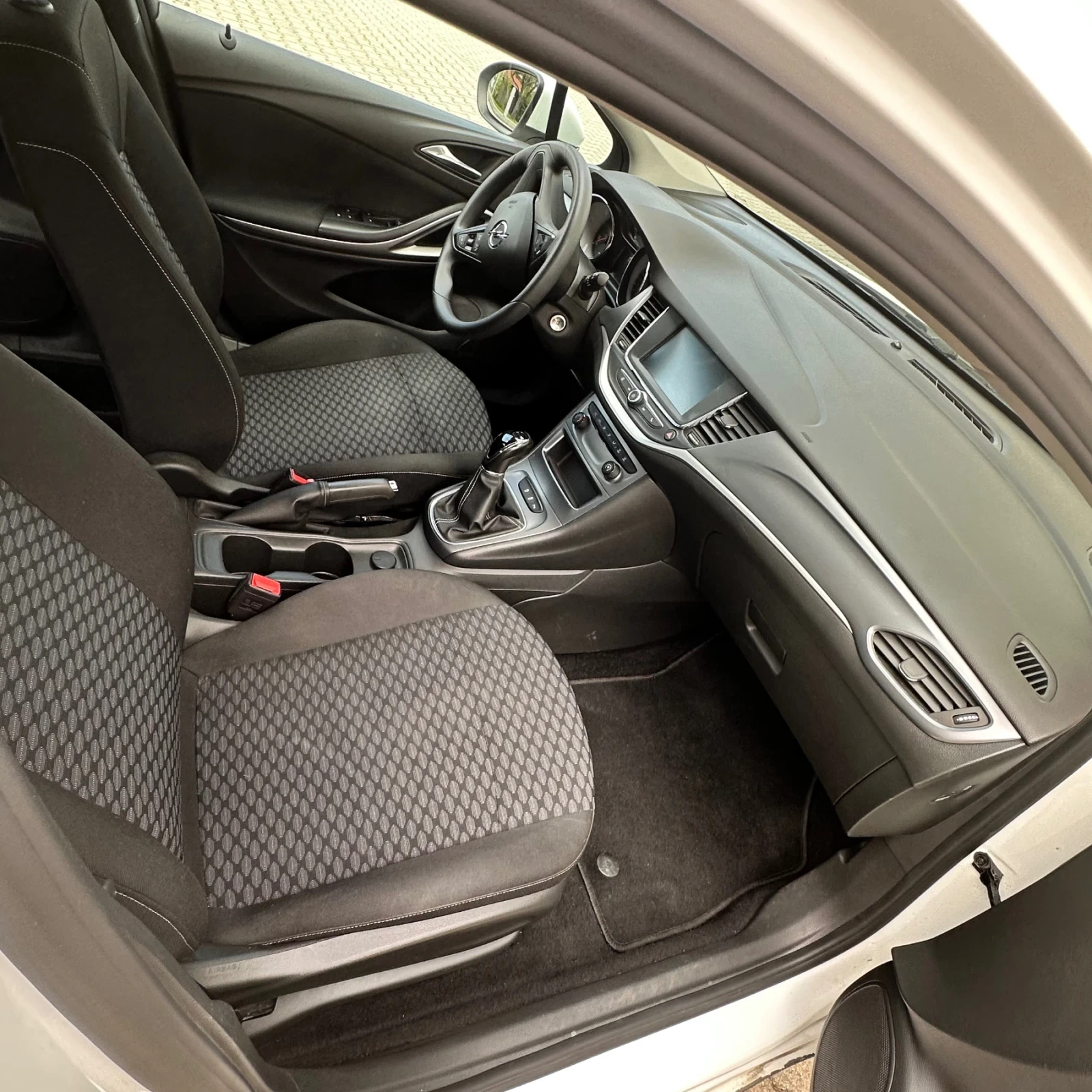 Opel Astra K Sports Tourer 1, 5 CDTI , снимка 14 - Автомобили и джипове - 55402362