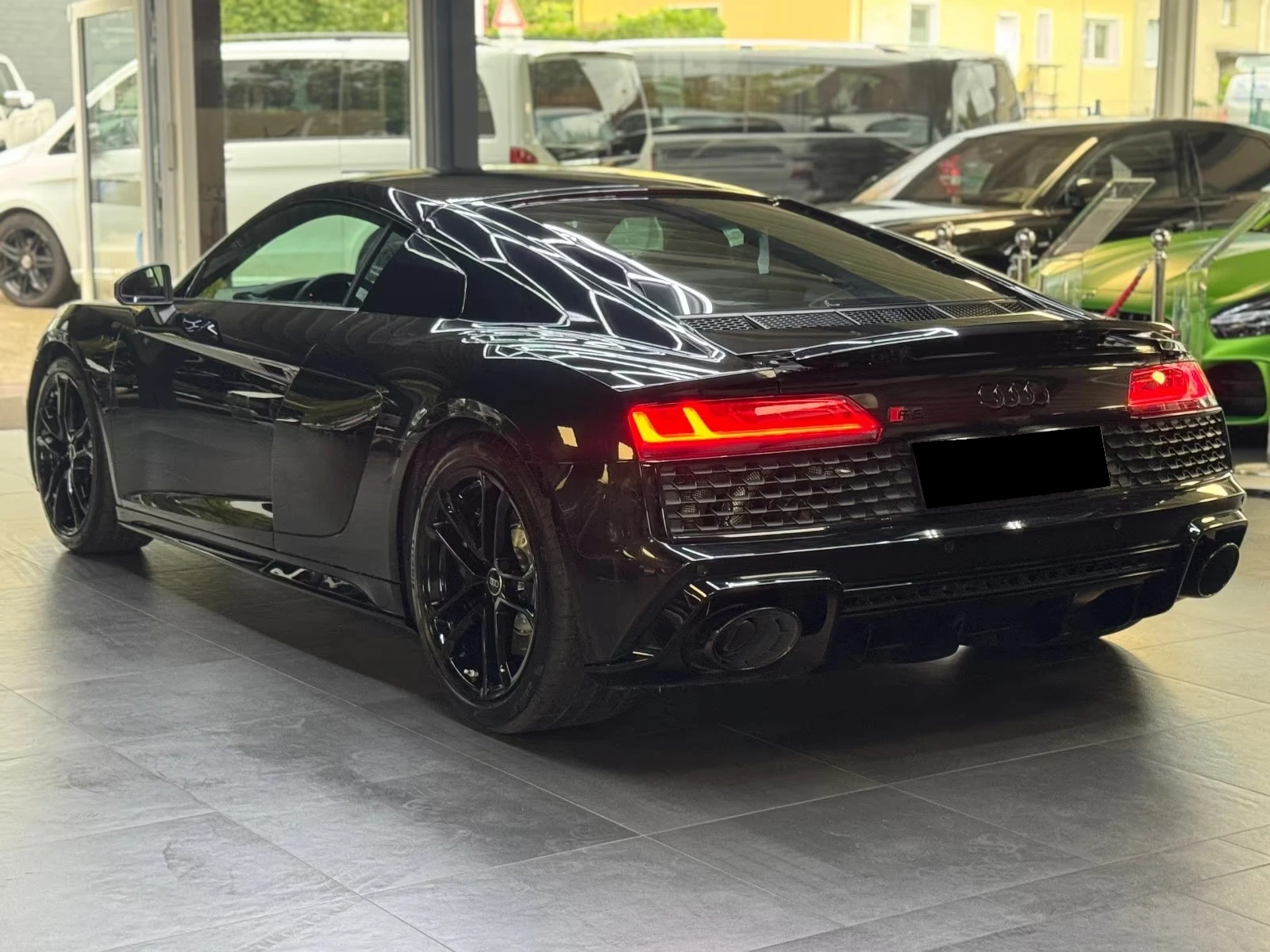 Audi R8 Coupé 5.2 FSI RWD/PERFORMANCE/LASER/EXCLUSIVE, снимка 2 - Автомобили и джипове - 55693085