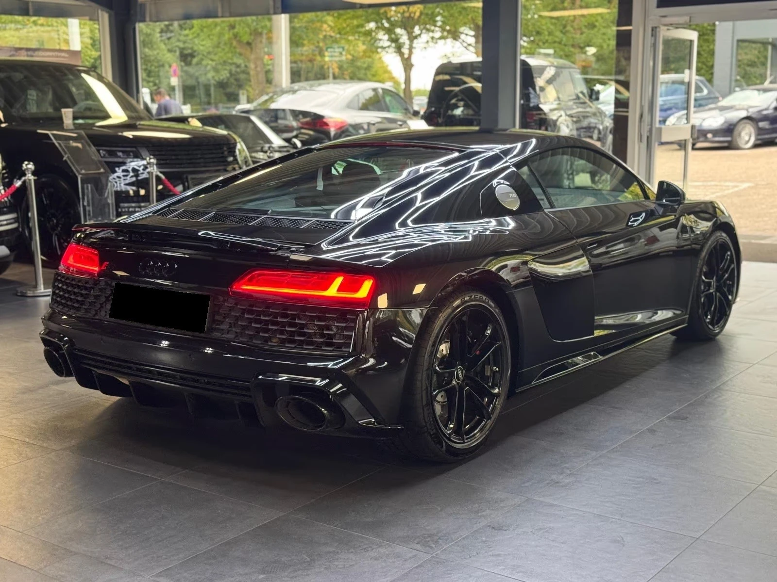 Audi R8 Coupé 5.2 FSI RWD/PERFORMANCE/LASER/EXCLUSIVE, снимка 4 - Автомобили и джипове - 55693085