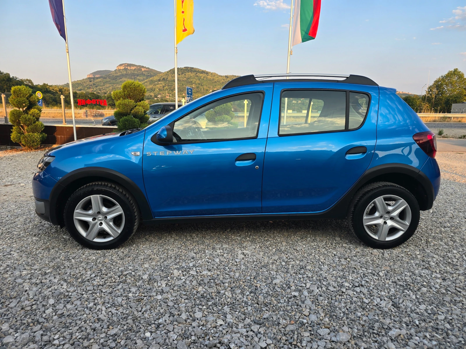 Dacia Sandero STEPWAY !!! НАВИГАЦИЯ !! , снимка 2 - Автомобили и джипове - 55768062