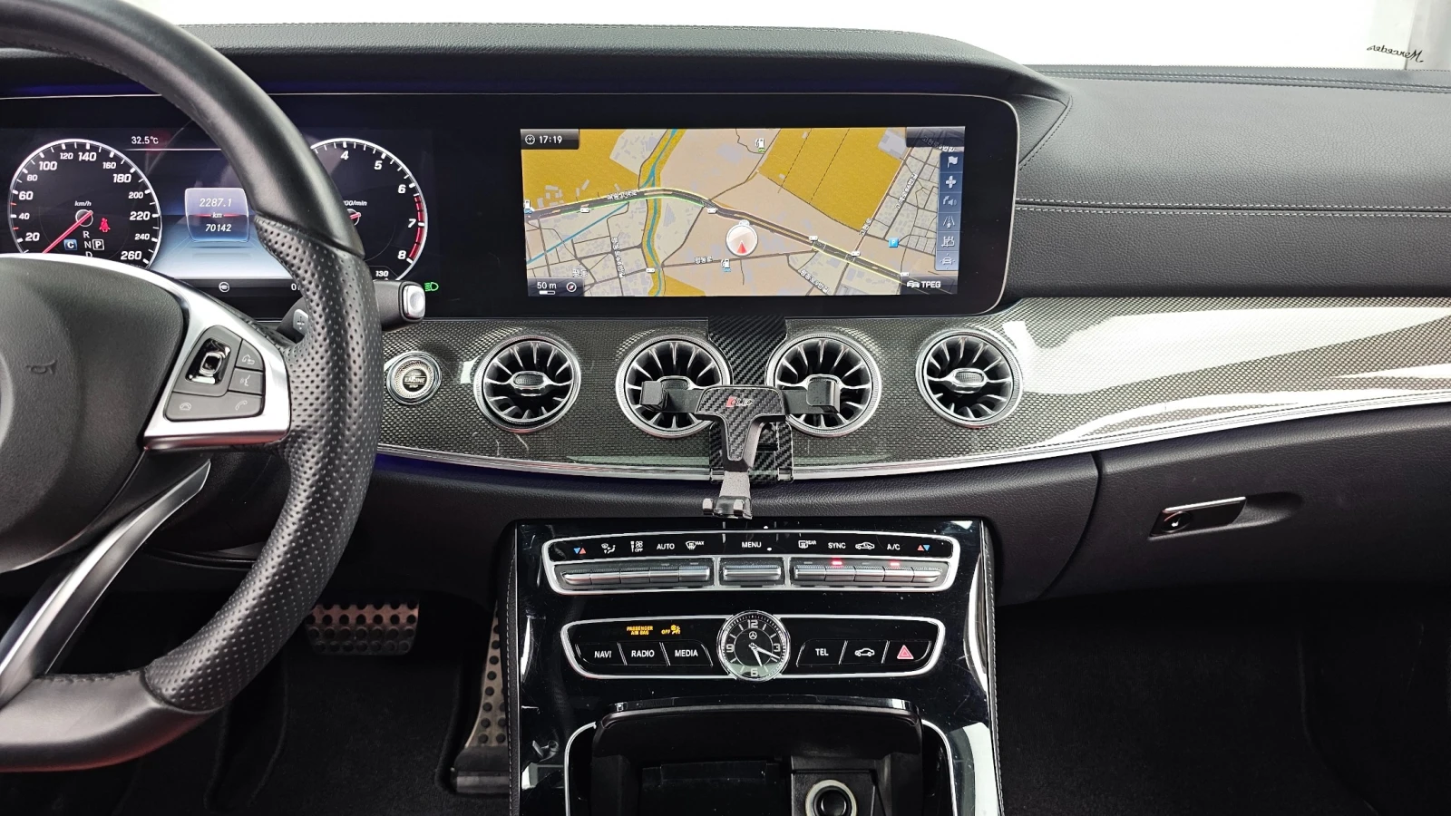 Mercedes-Benz E 400 3.0 V6 Biturbo 4MATIC, FULL, снимка 11 - Автомобили и джипове - 56017653