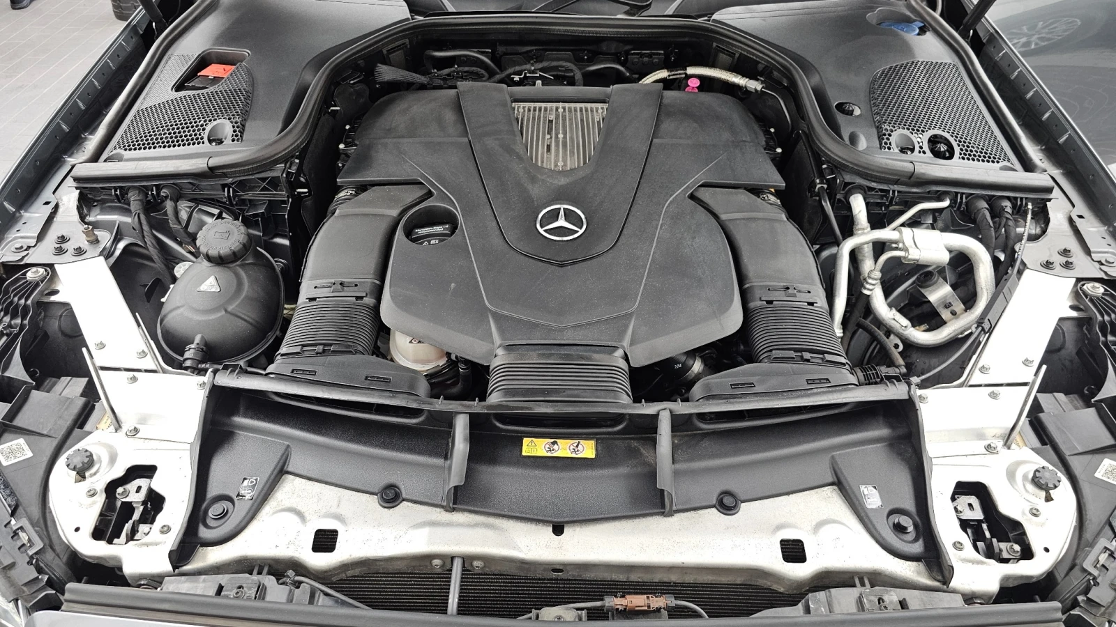 Mercedes-Benz E 400 3.0 V6 Biturbo 4MATIC, FULL, снимка 5 - Автомобили и джипове - 56017653