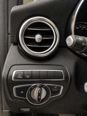 Mercedes-Benz GLC 220 4MATIC AMG / Panorama / Burmester / Camera / Full , снимка 10