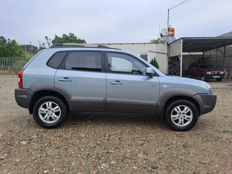Hyundai Tucson 2.7, снимка 4 - Автомобили и джипове - 52439410