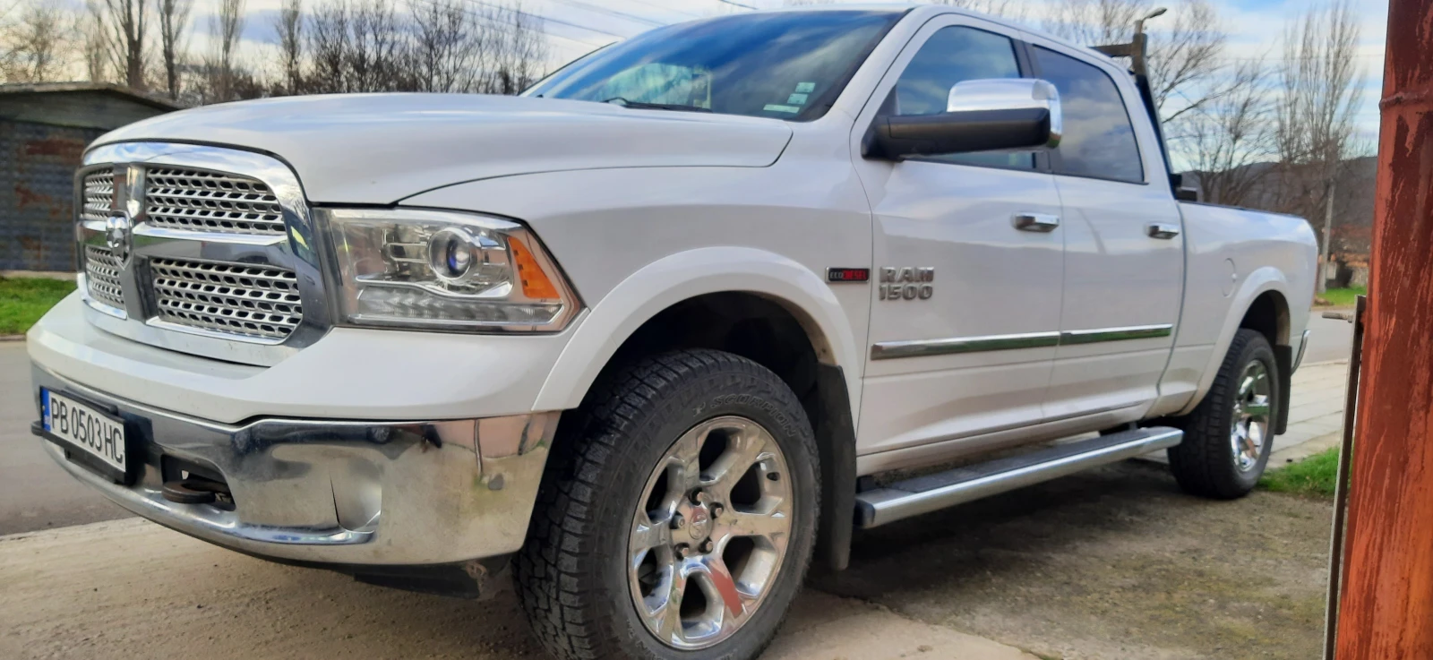 Dodge RAM 1500 LARAMIE CREW CAB - изображение 3