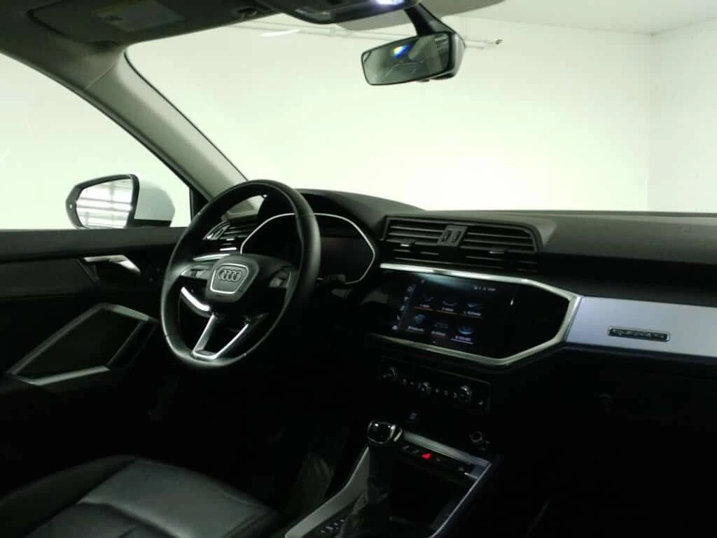 Audi Q3 * KOMFORT QUATTRO TOIT PANO| CARPLAY| CAMERA * CAR, снимка 8 - Автомобили и джипове - 53873043