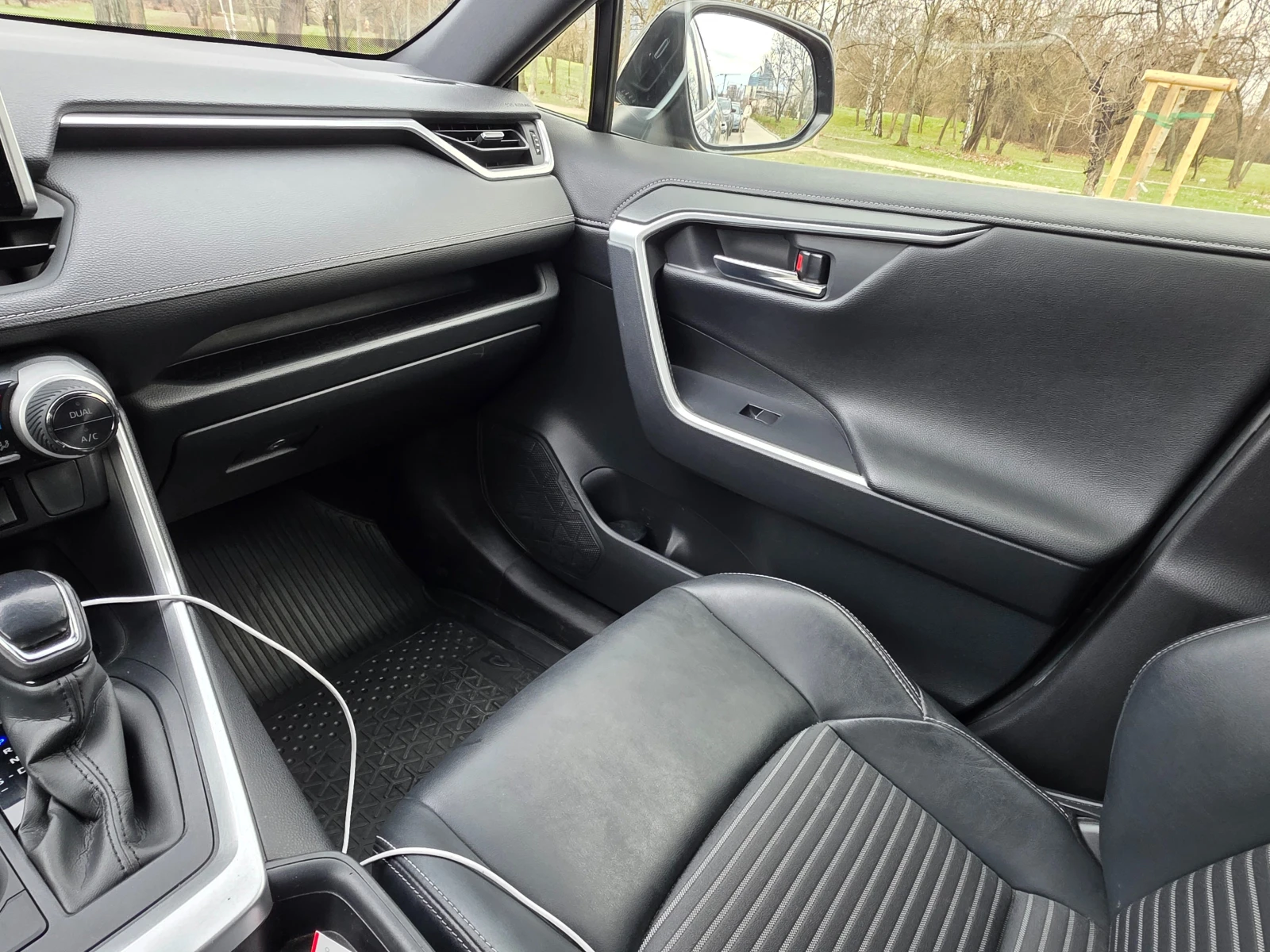 Toyota Rav4 Black Edition, снимка 12 - Автомобили и джипове - 53927876