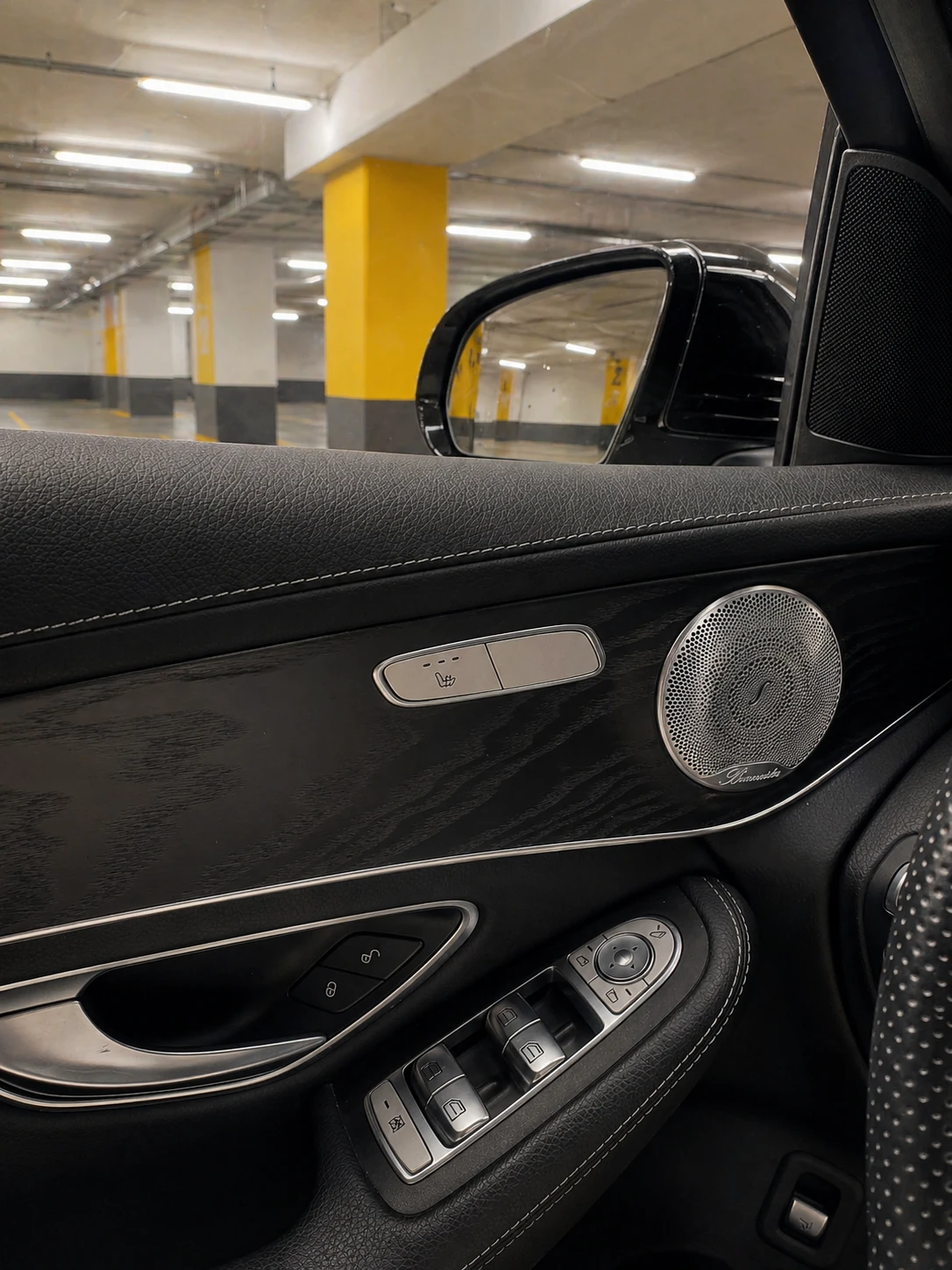 Mercedes-Benz GLC 220 4MATIC AMG / Panorama / Burmester / Camera / Full , снимка 9 - Автомобили и джипове - 54379241
