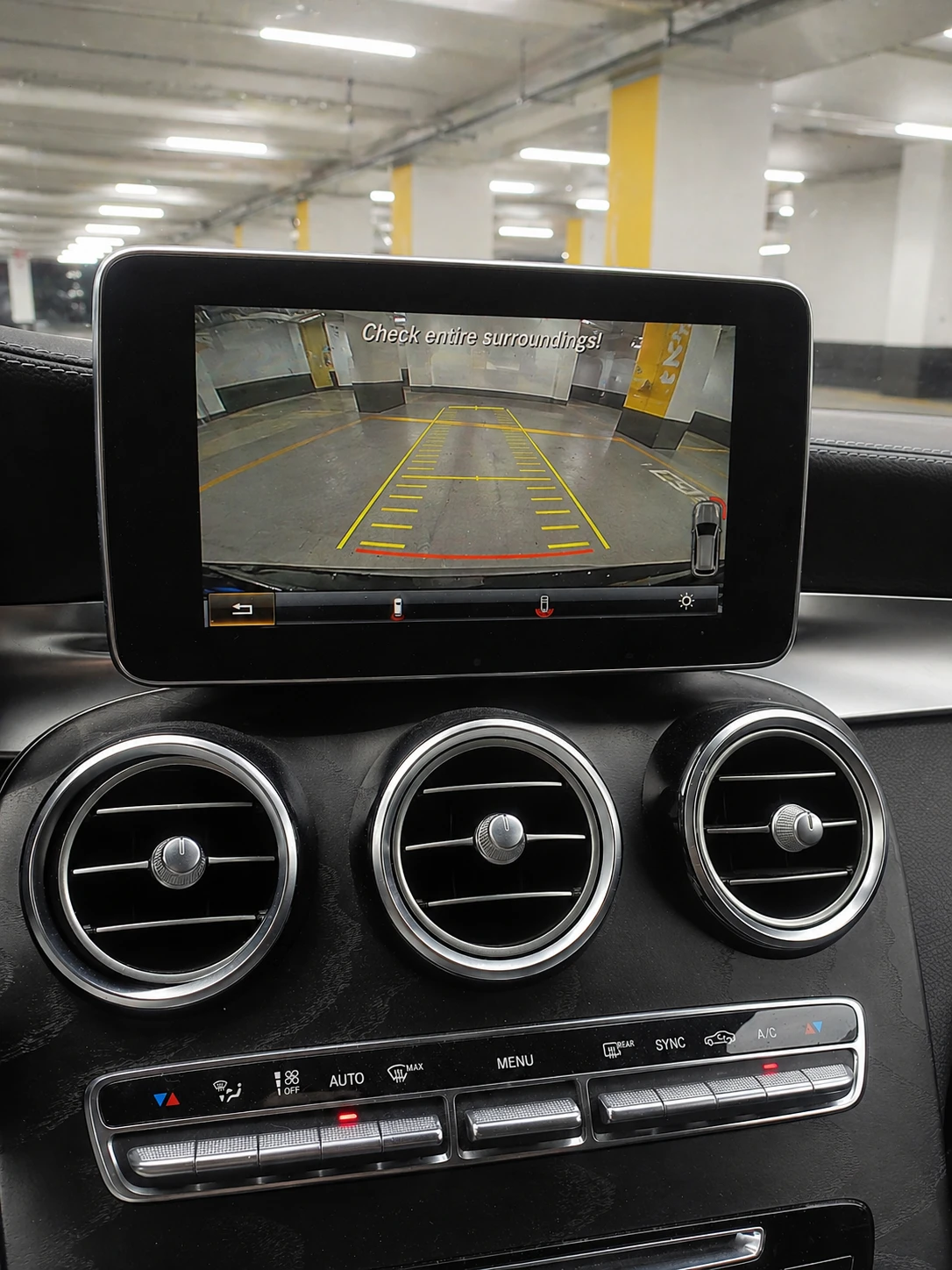 Mercedes-Benz GLC 220 4MATIC AMG / Panorama / Burmester / Camera / Full , снимка 8 - Автомобили и джипове - 54379241