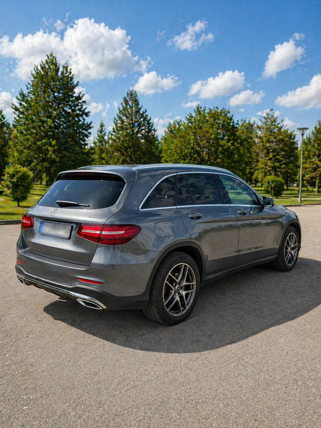Mercedes-Benz GLC 220 4MATIC AMG / Panorama / Burmester / Camera / Full , снимка 4 - Автомобили и джипове - 54379241