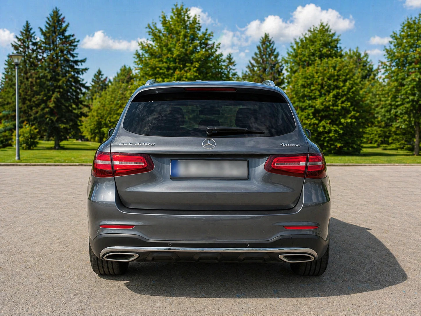 Mercedes-Benz GLC 220 4MATIC AMG / Panorama / Burmester / Camera / Full , снимка 3 - Автомобили и джипове - 54379241
