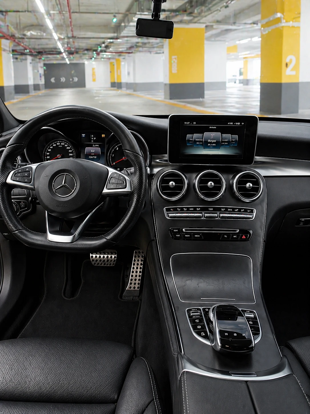 Mercedes-Benz GLC 220 4MATIC AMG / Panorama / Burmester / Camera / Full , снимка 6 - Автомобили и джипове - 54379241
