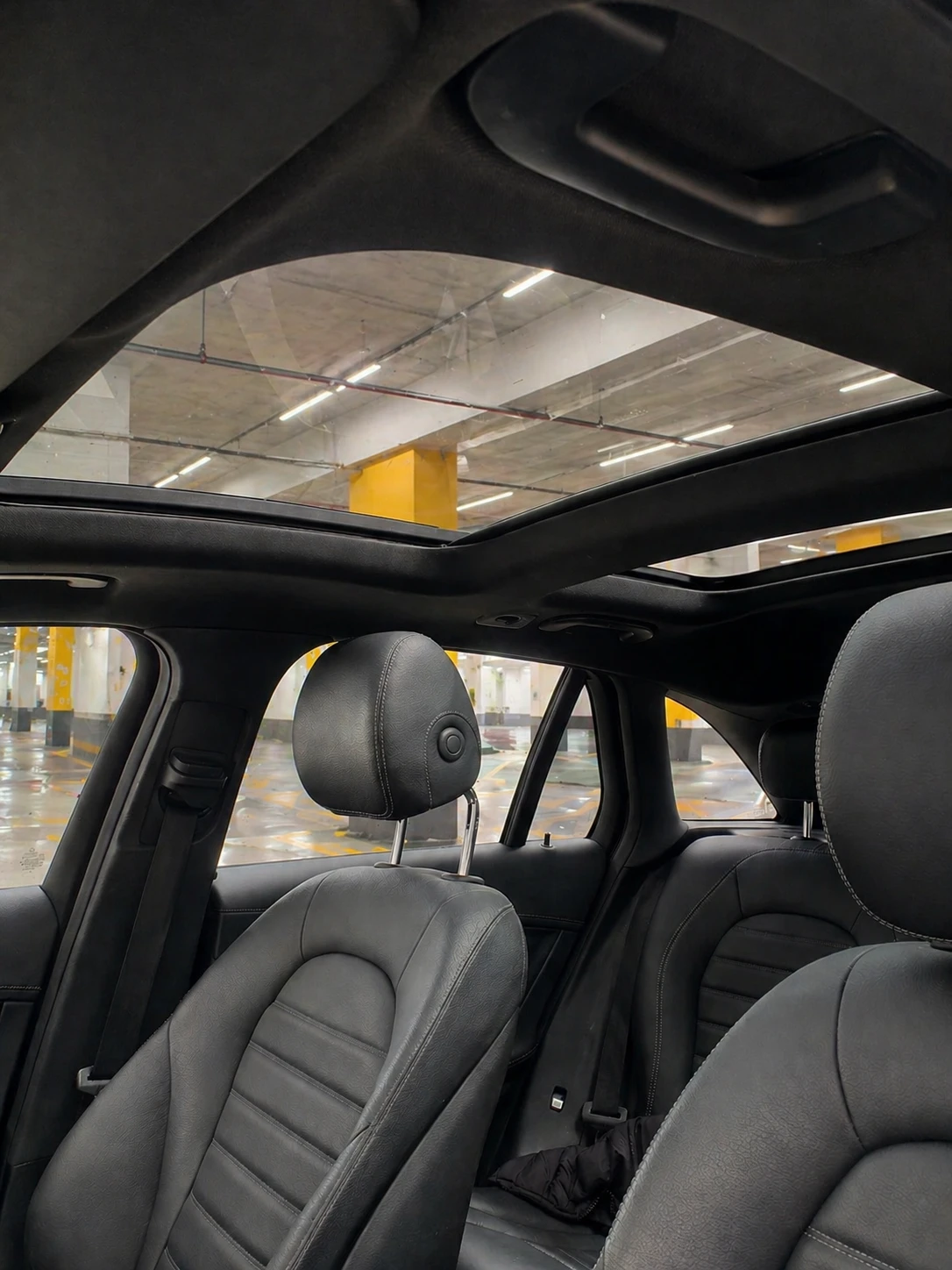 Mercedes-Benz GLC 220 4MATIC AMG / Panorama / Burmester / Camera / Full , снимка 7 - Автомобили и джипове - 54379241