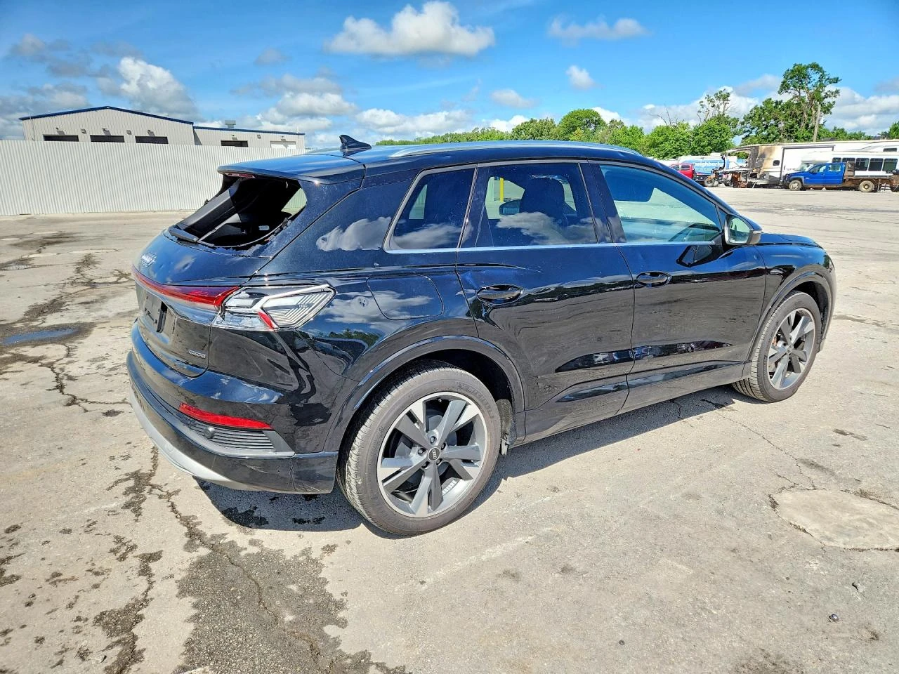 Audi Q4 E-TRON PREMIUM QUATTRO , снимка 3 - Автомобили и джипове - 54881421