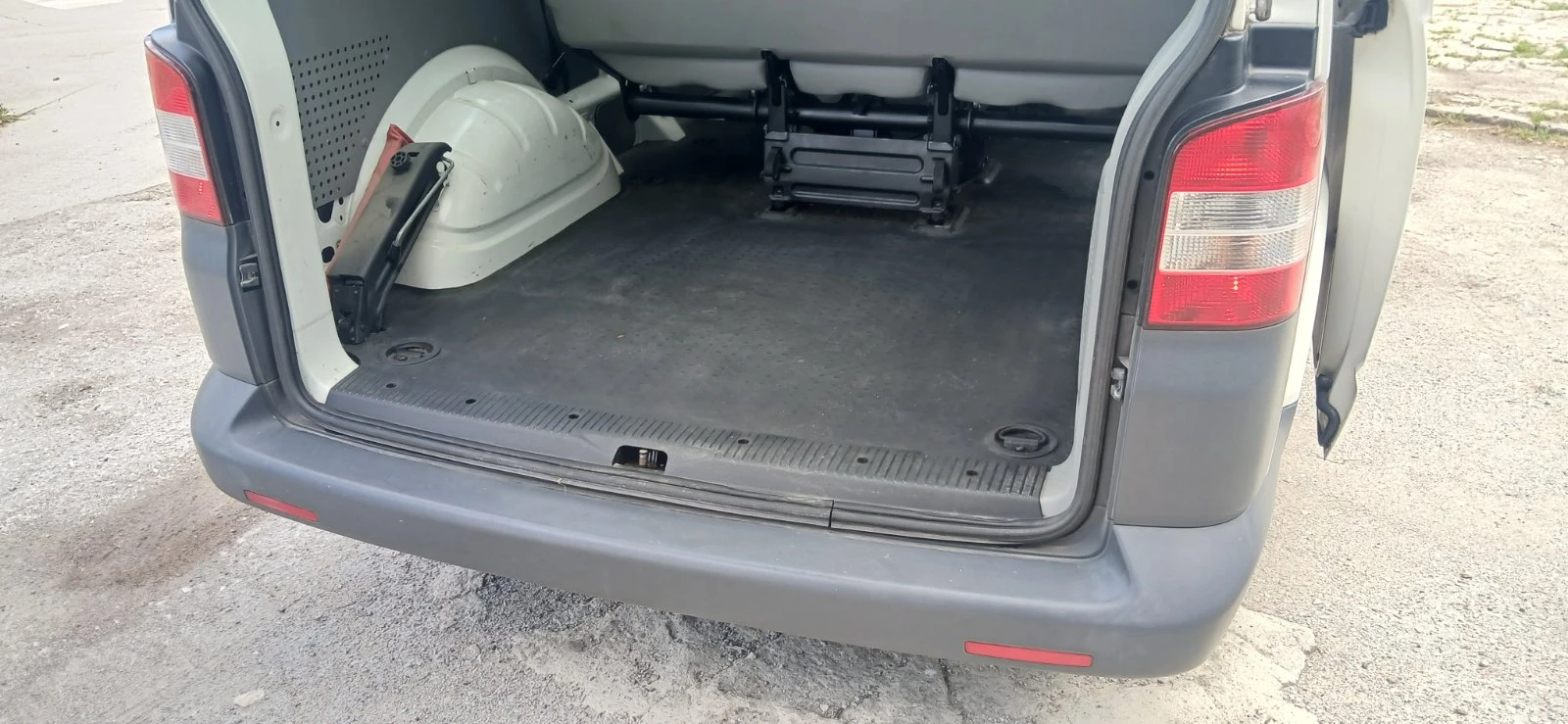VW T5, снимка 13 - Бусове и автобуси - 54653235