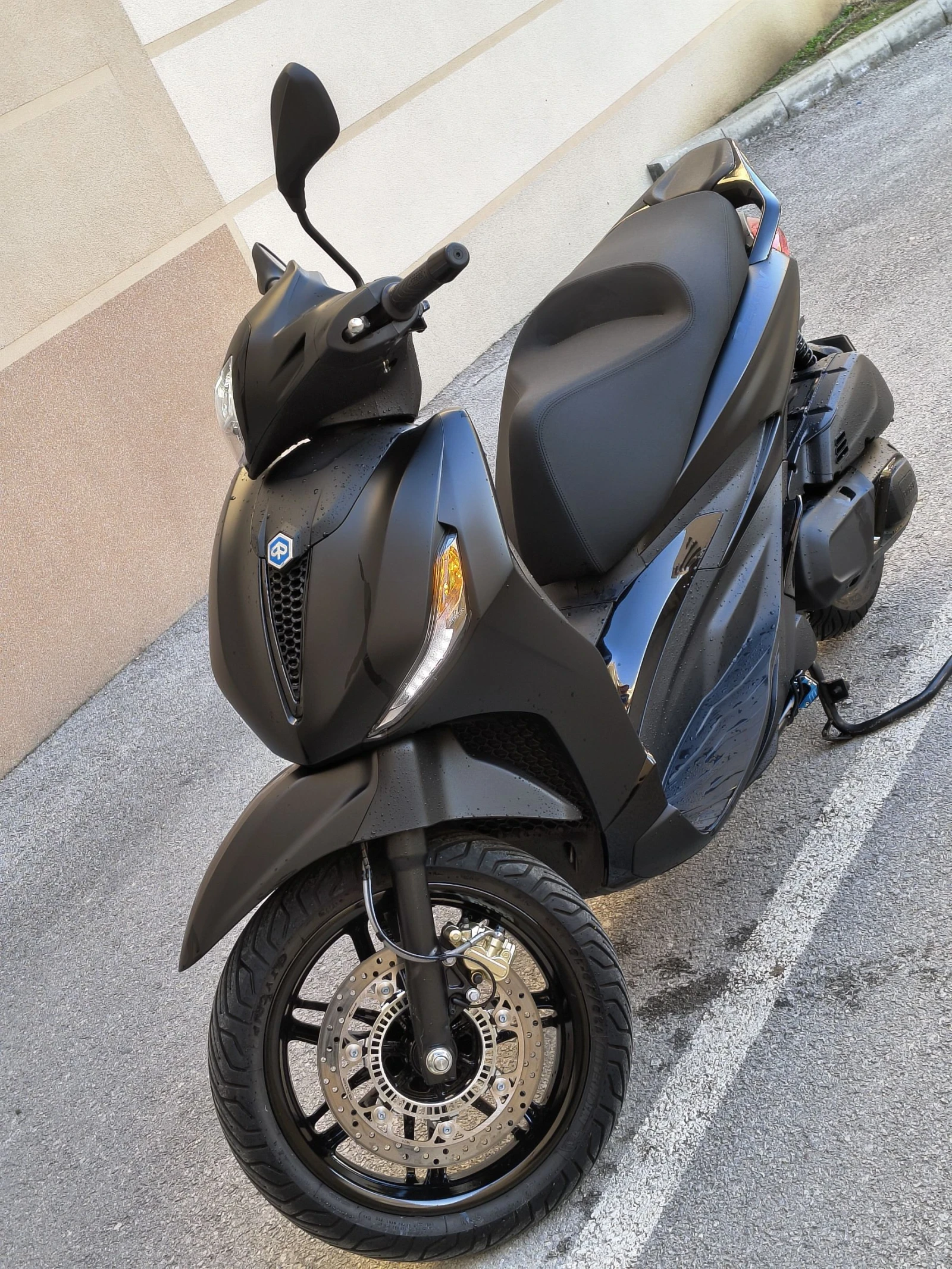 Piaggio Beverly DEEP BLACK, снимка 5 - Мотоциклети и мототехника - 55186788