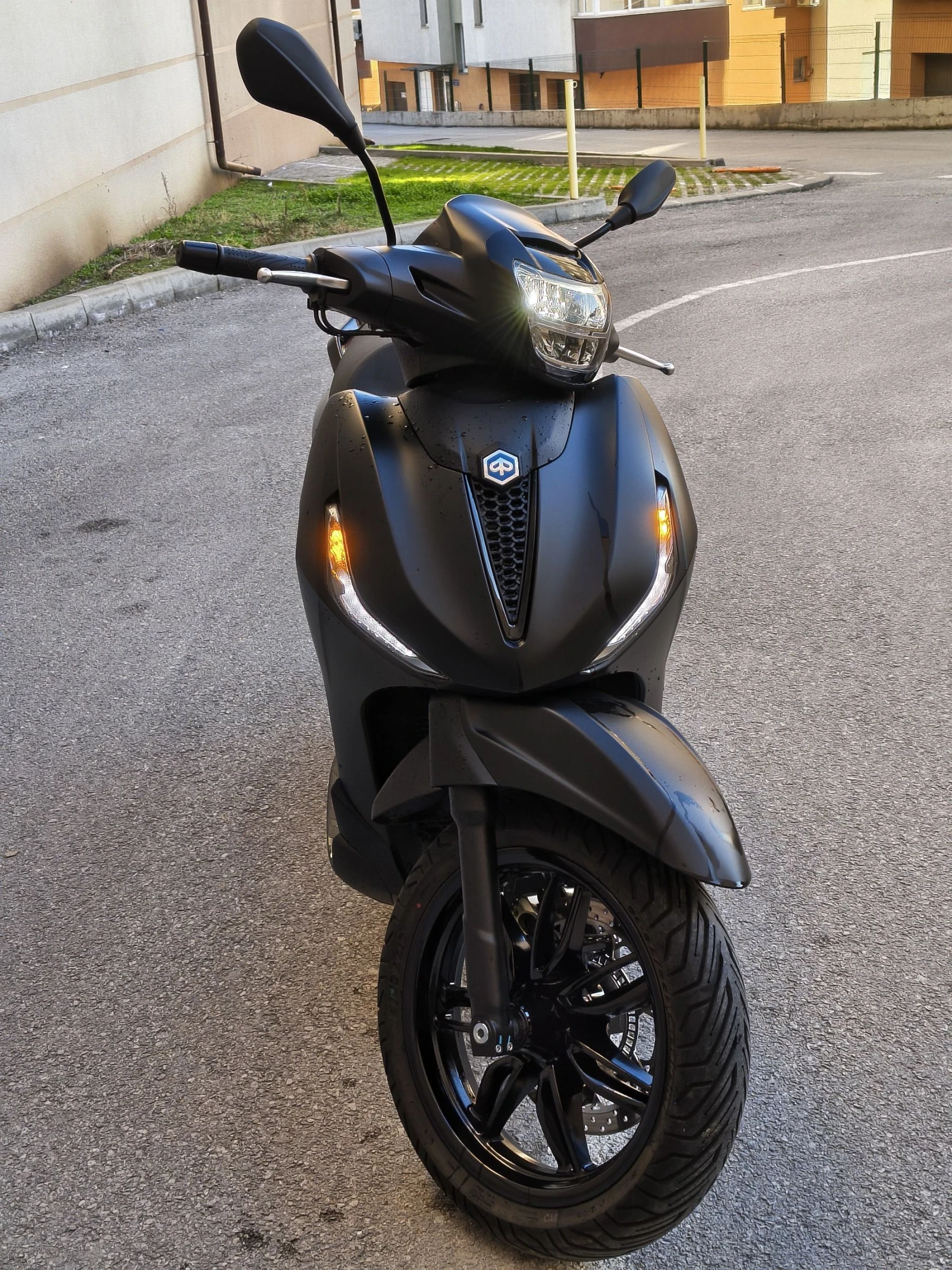 Piaggio Beverly DEEP BLACK, снимка 9 - Мотоциклети и мототехника - 55186788