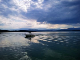 Моторна яхта Собствено производство, снимка 5 - Воден транспорт - 49557129