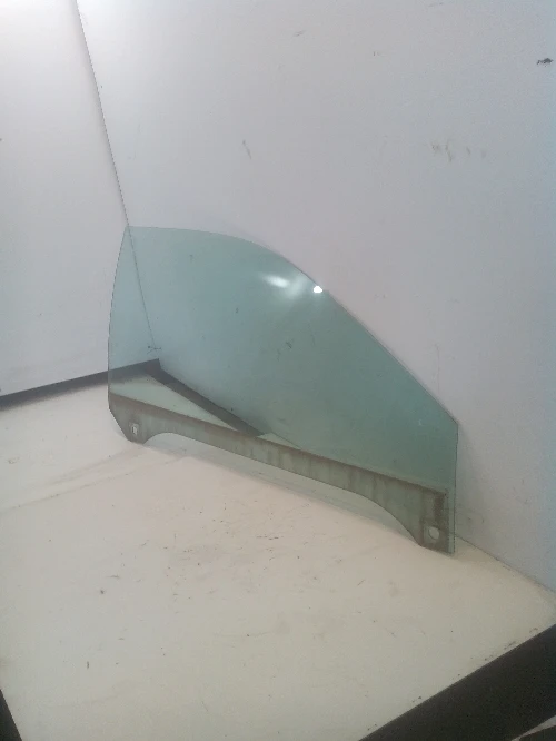 Стъкло предно дясно странично Ауди А3 2 врати