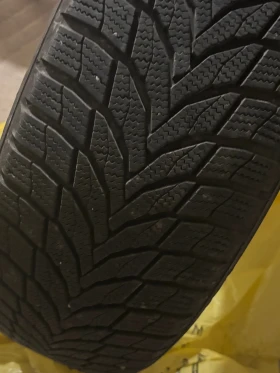 Гуми Зимни 235/60R18, снимка 1