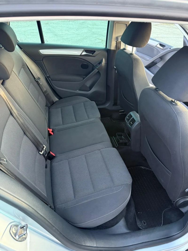 VW Golf 1.6TDI, снимка 9 - Автомобили и джипове - 52840010