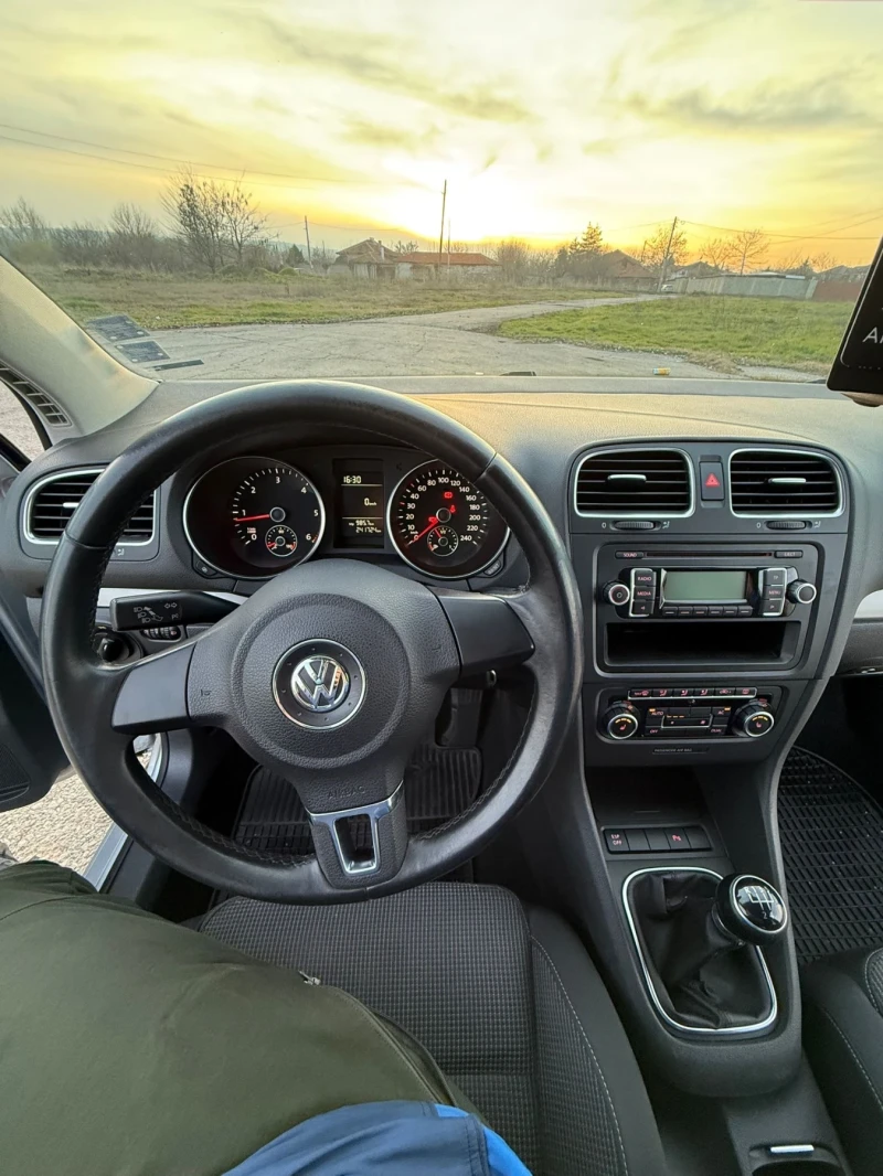 VW Golf 1.6TDI, снимка 11 - Автомобили и джипове - 52840010