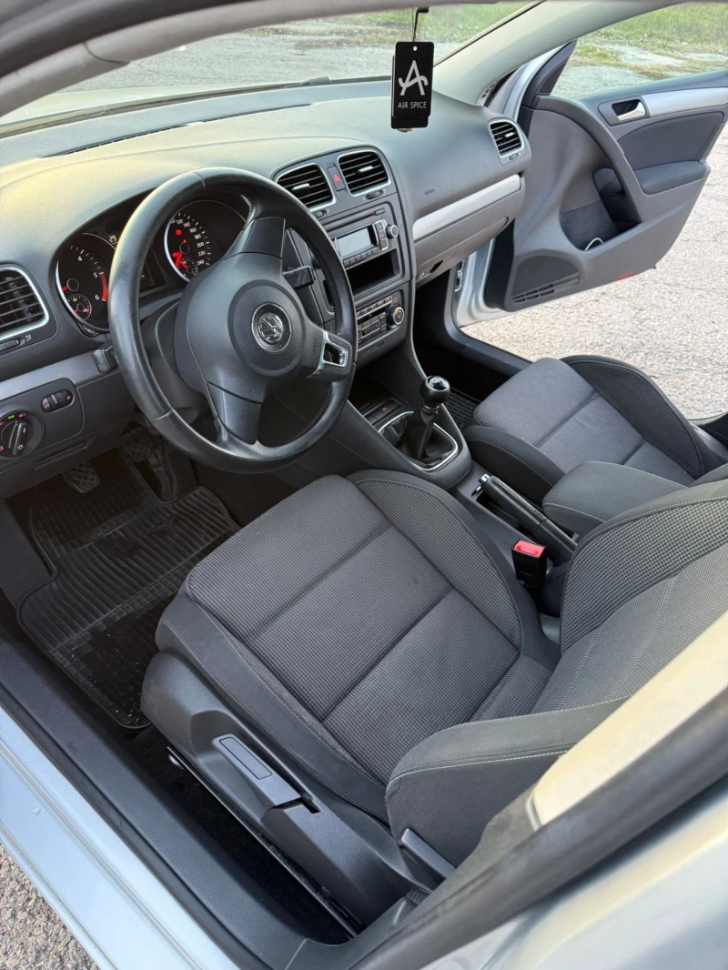 VW Golf 1.6TDI, снимка 10 - Автомобили и джипове - 52840010