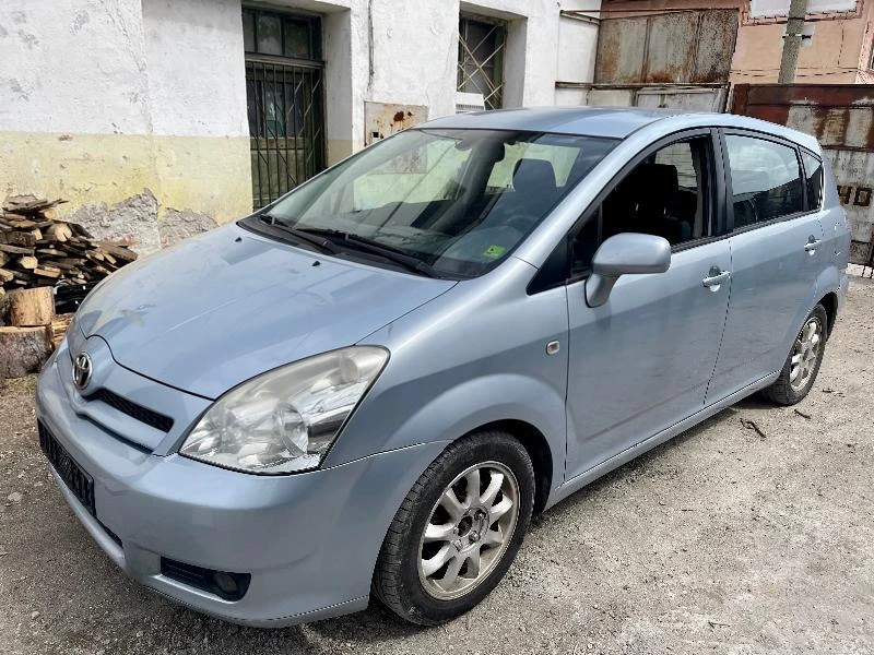 Toyota Corolla verso 2.2 D-4D 136к.с НА ЧАСТИ , снимка 1 - Автомобили и джипове - 41140540