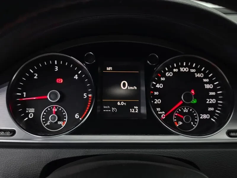 VW CC 2.0 TDI 4Motion, снимка 8 - Автомобили и джипове - 54303481