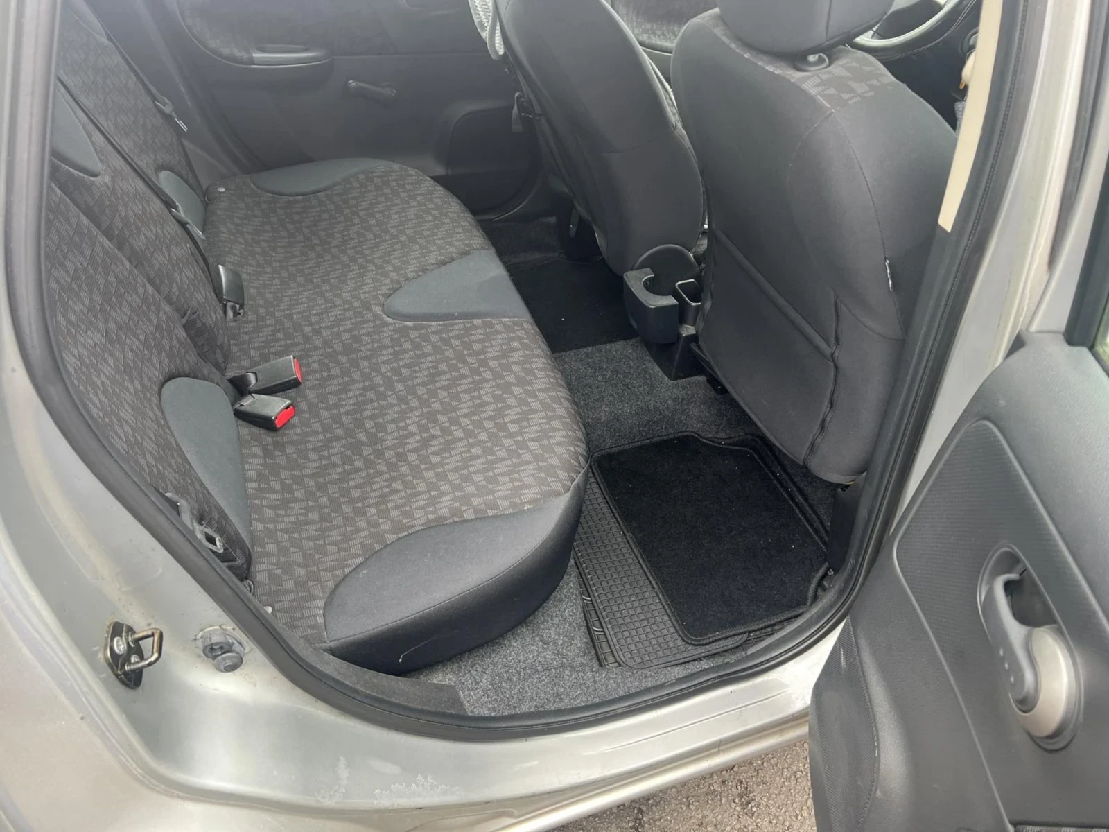 Nissan Note 1.4i - изображение 9