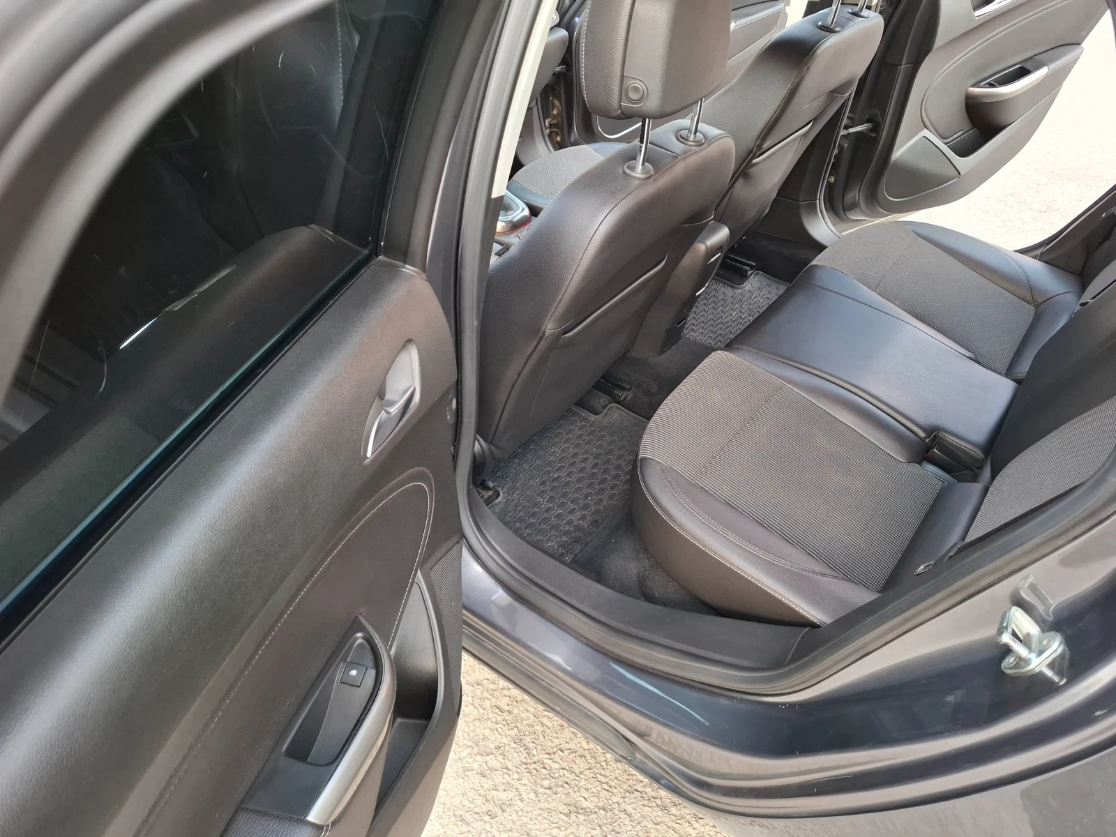 Opel Astra Astra J SPORTS TOURER  - изображение 8