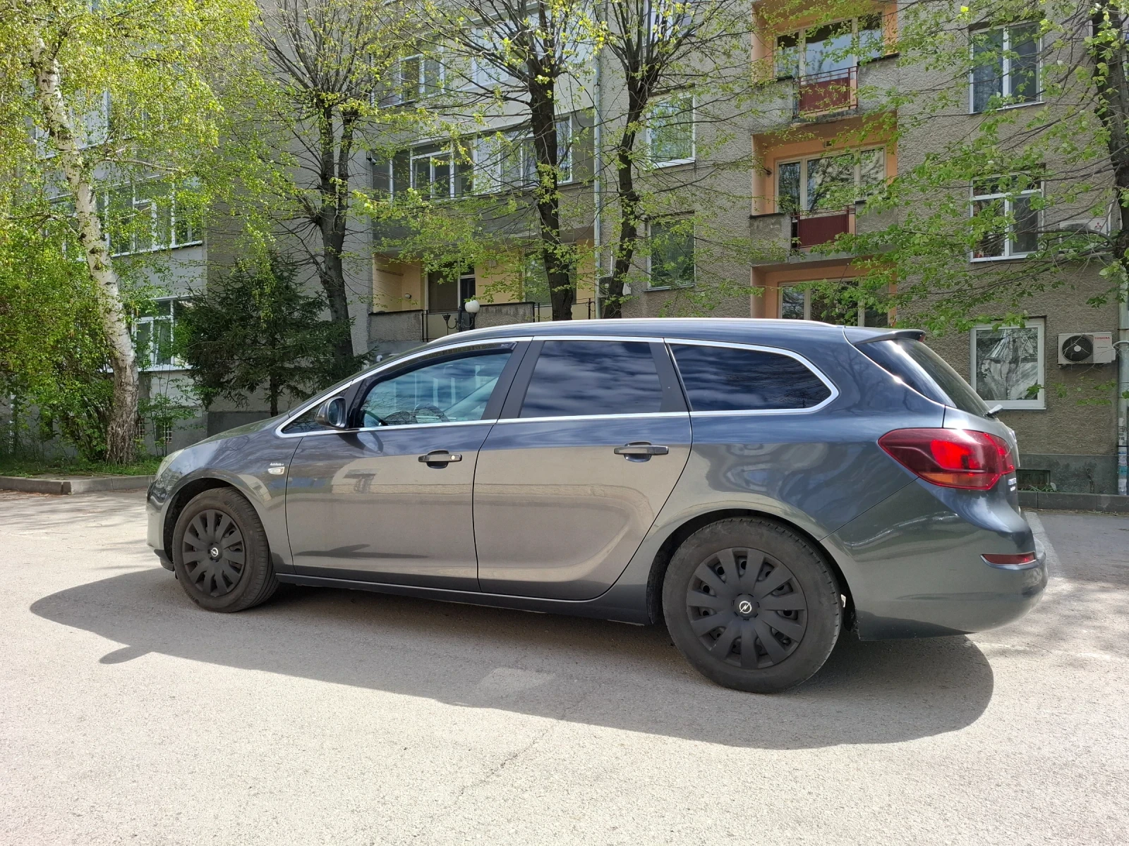 Opel Astra Astra J SPORTS TOURER  - изображение 4