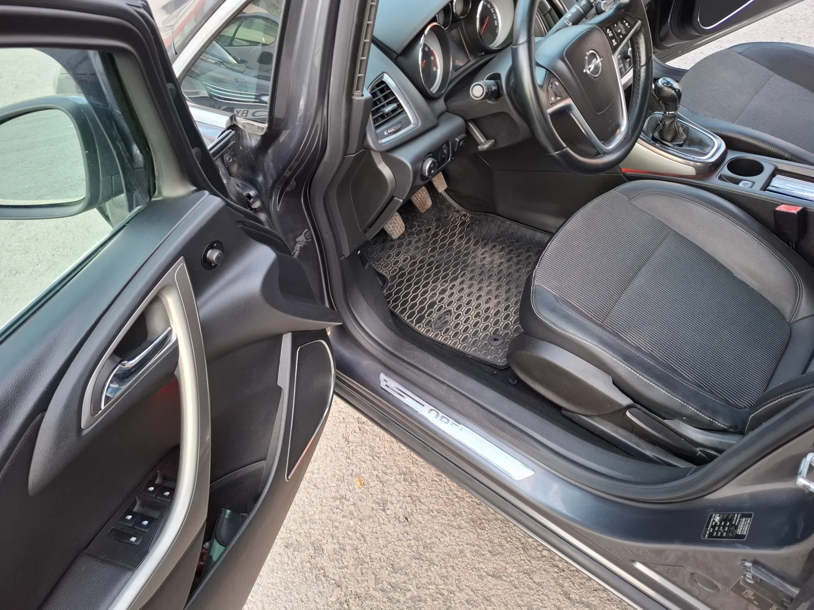 Opel Astra Astra J SPORTS TOURER  - изображение 7