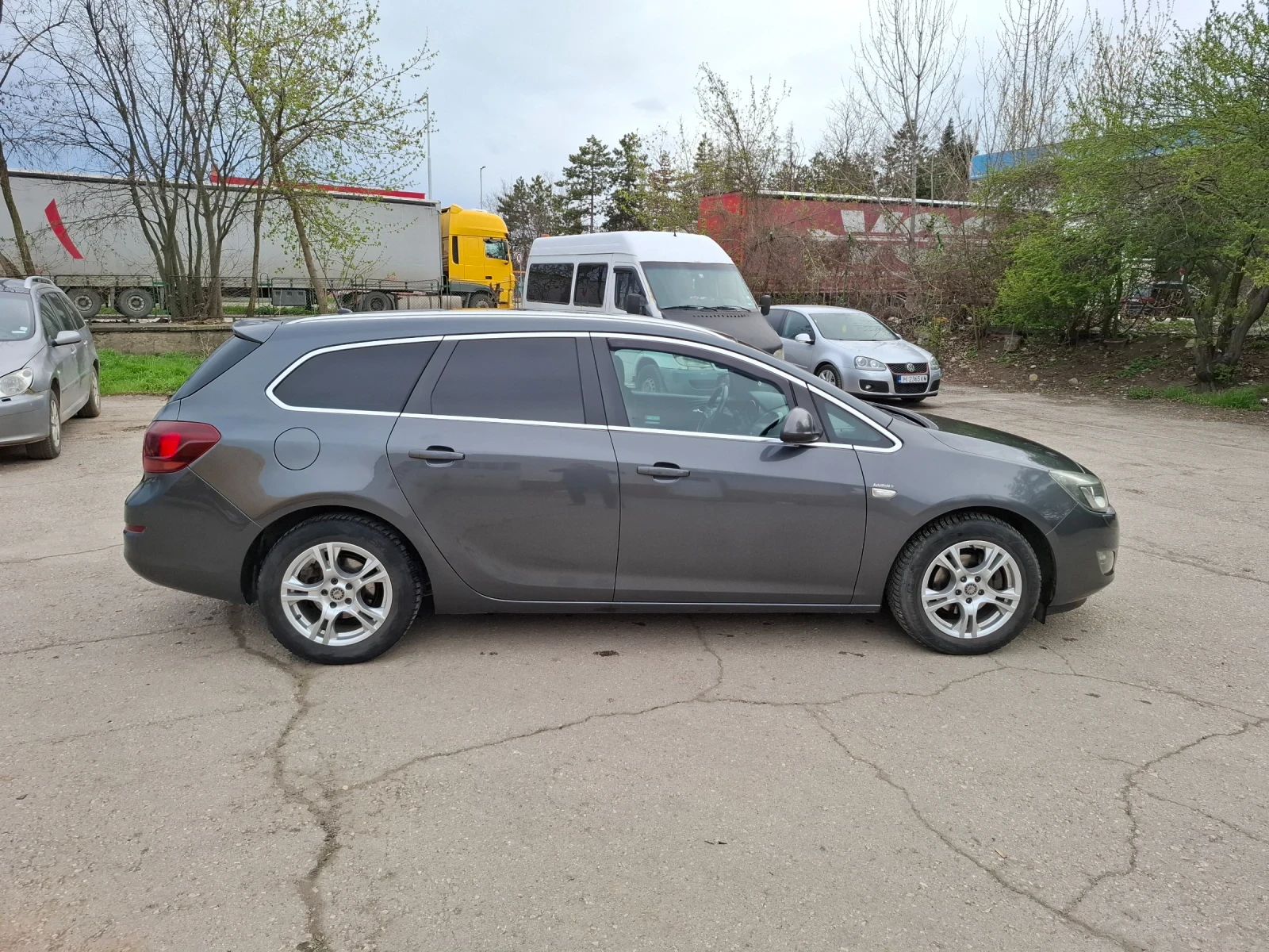 Opel Astra Astra J SPORTS TOURER  - изображение 3