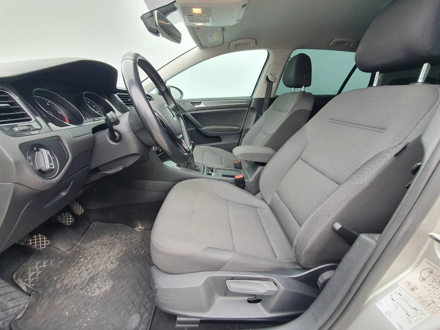 VW Golf Comfortline 1.6TDI BMT - изображение 9