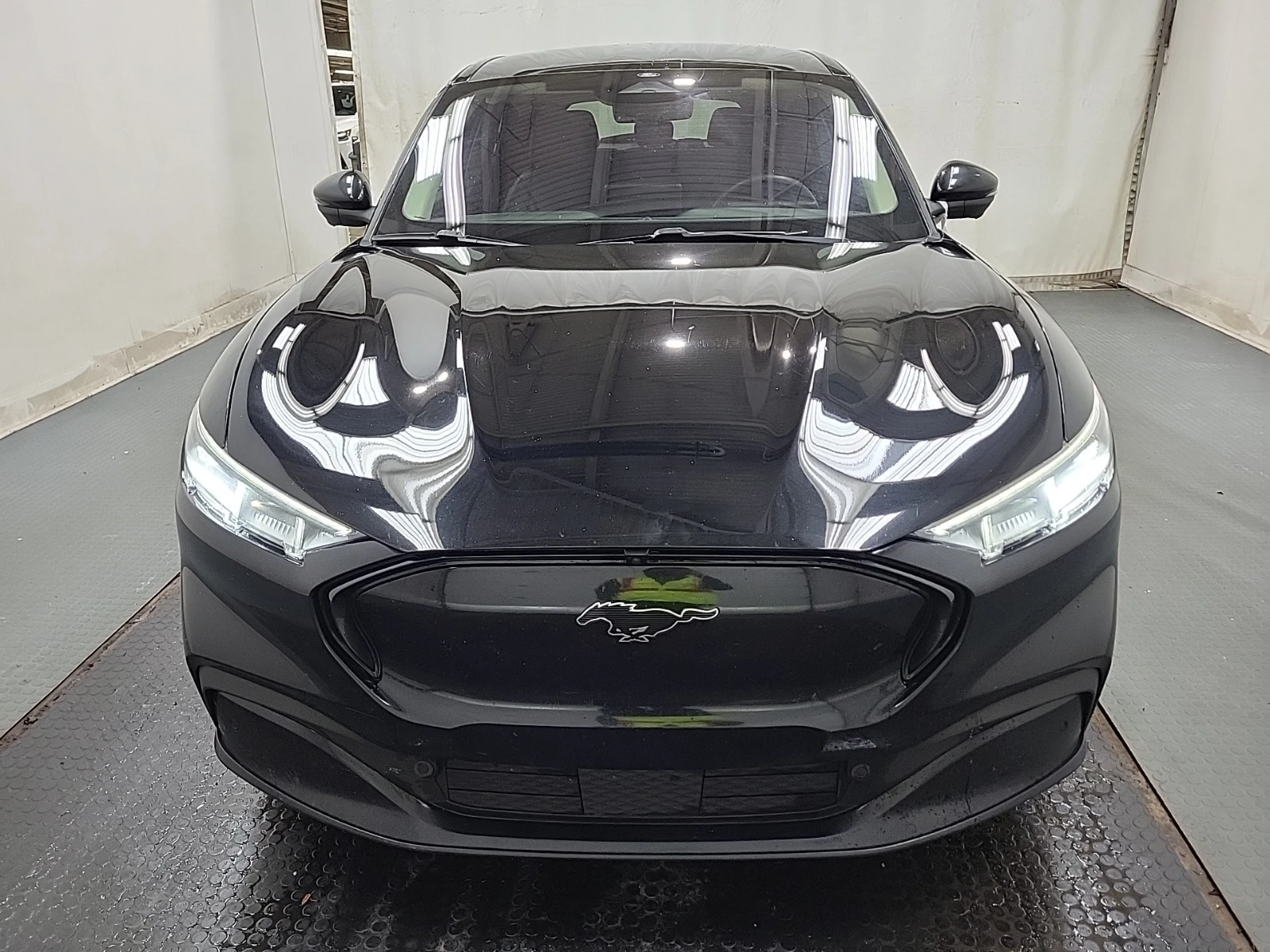 Ford Mustang Mach-E Premium - изображение 2