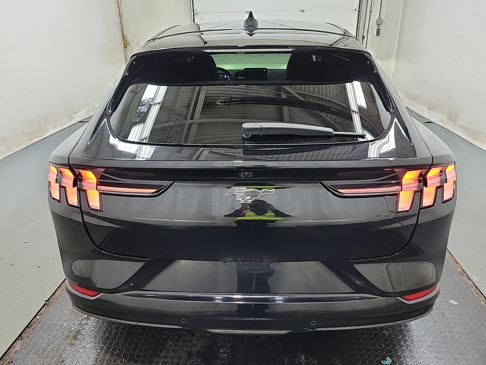 Ford Mustang Mach-E Premium - изображение 5