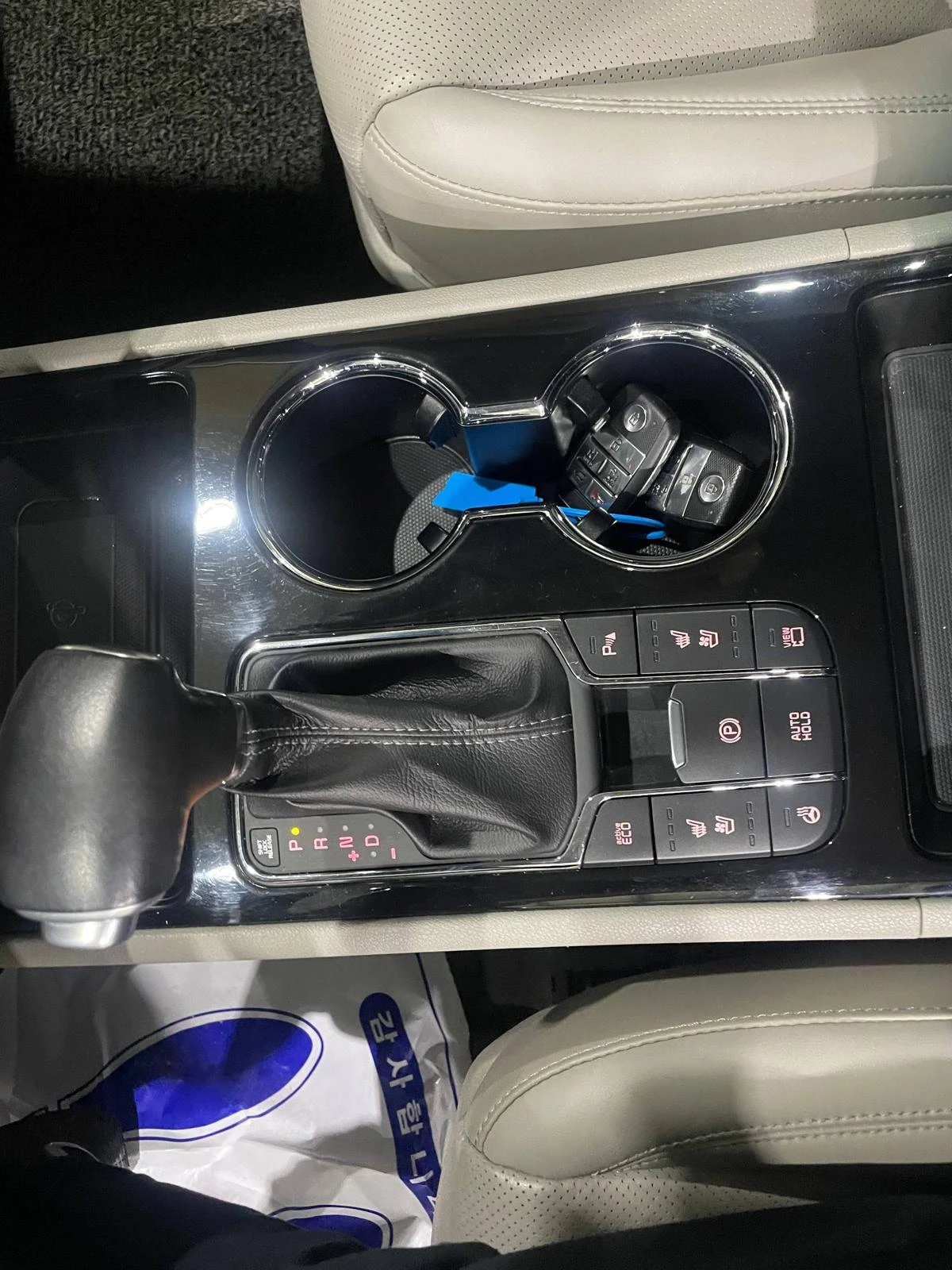 Kia Carnival 2.2 CRDi ! 8+ 1 ! Noblesse Special !, снимка 17 - Автомобили и джипове - 54134708